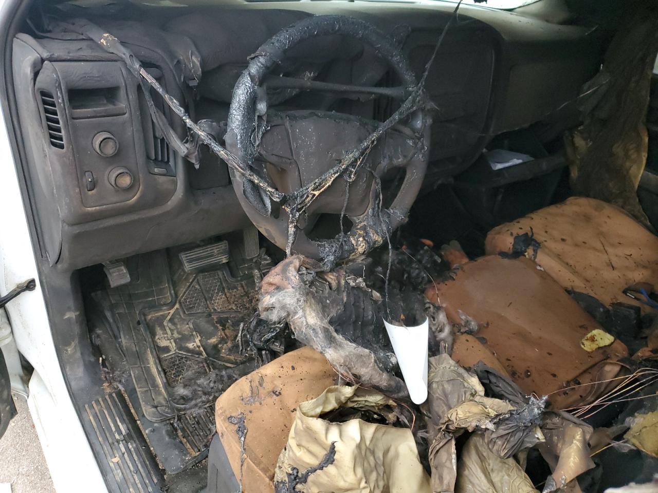 2016 Chevrolet Silverado - Image 8