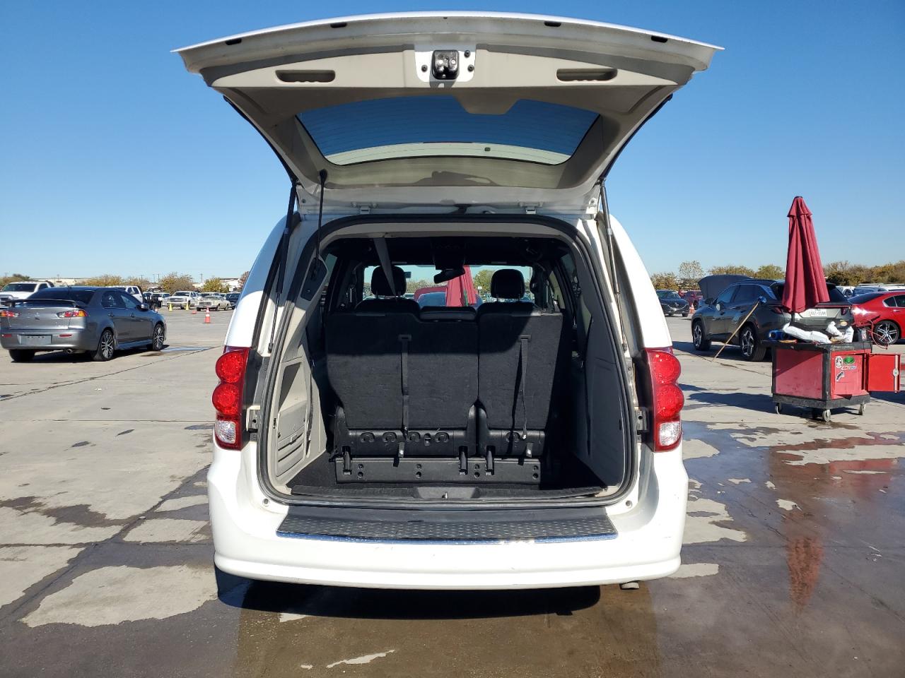 2019 Dodge Caravan - Image 6