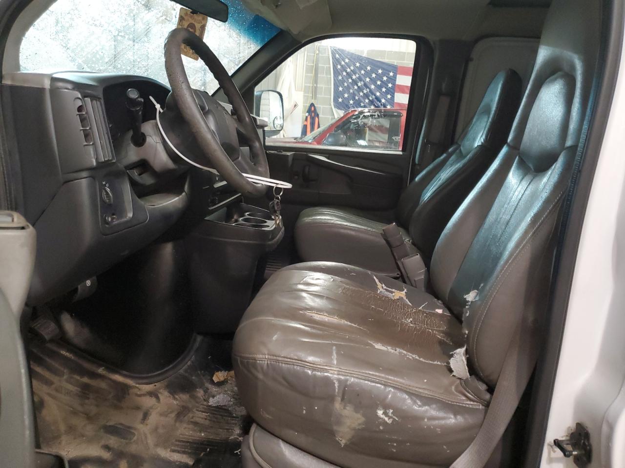 2003 GMC Savana - Image 7