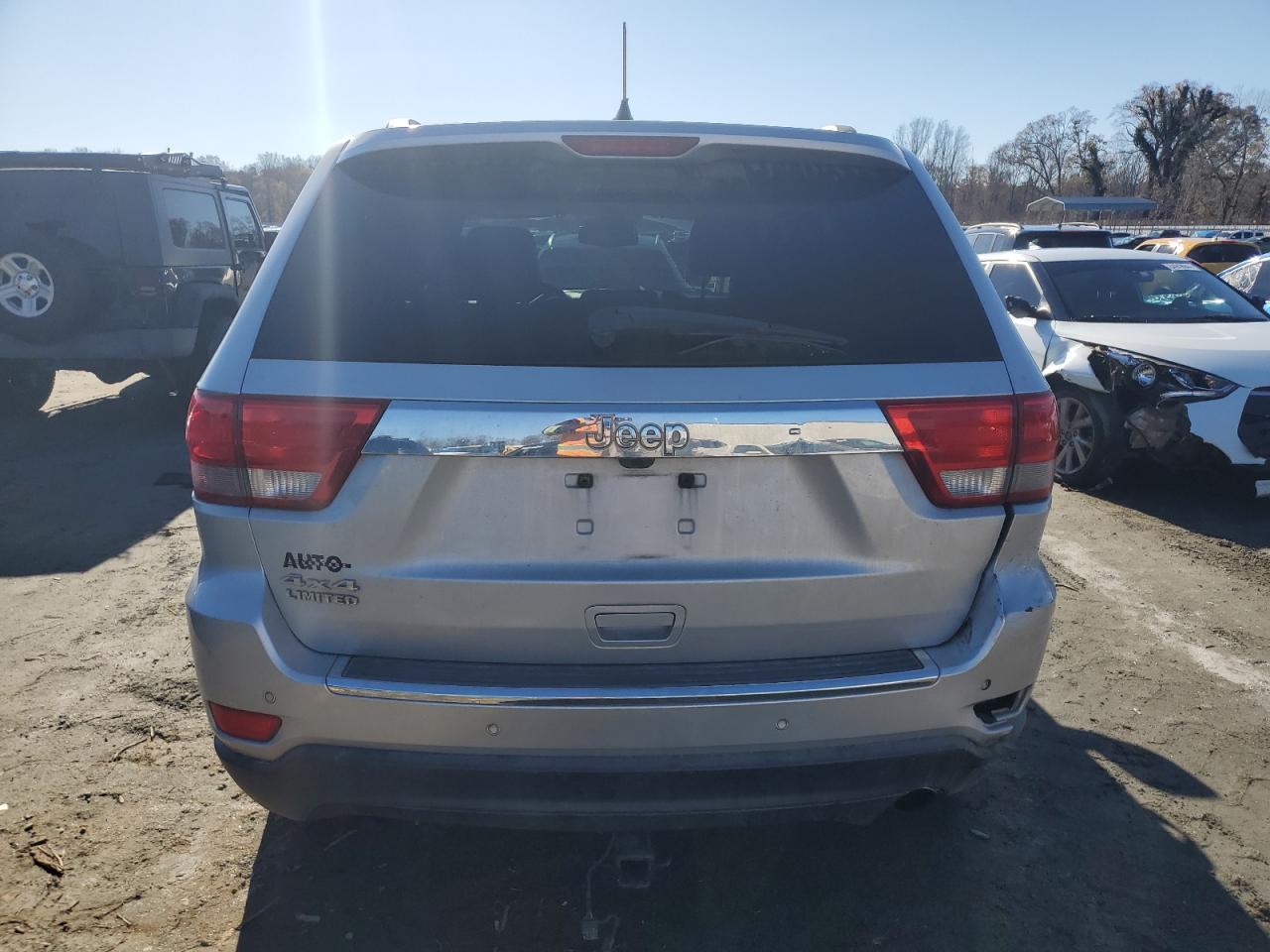 2012 Jeep Grand Cherokee - Image 6