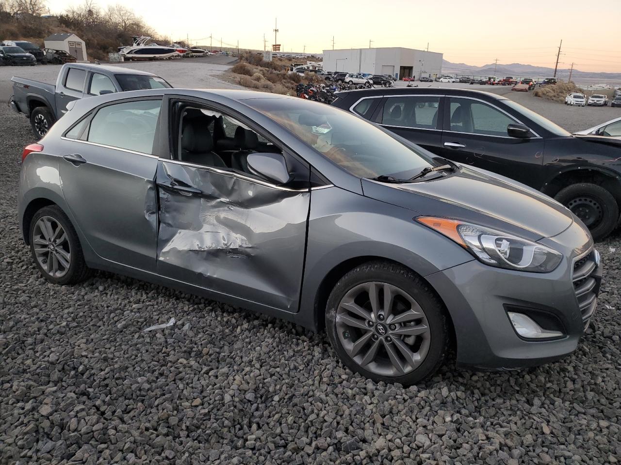 VIN KMHD35LHXGU318164 2016 HYUNDAI ELANTRA no.4