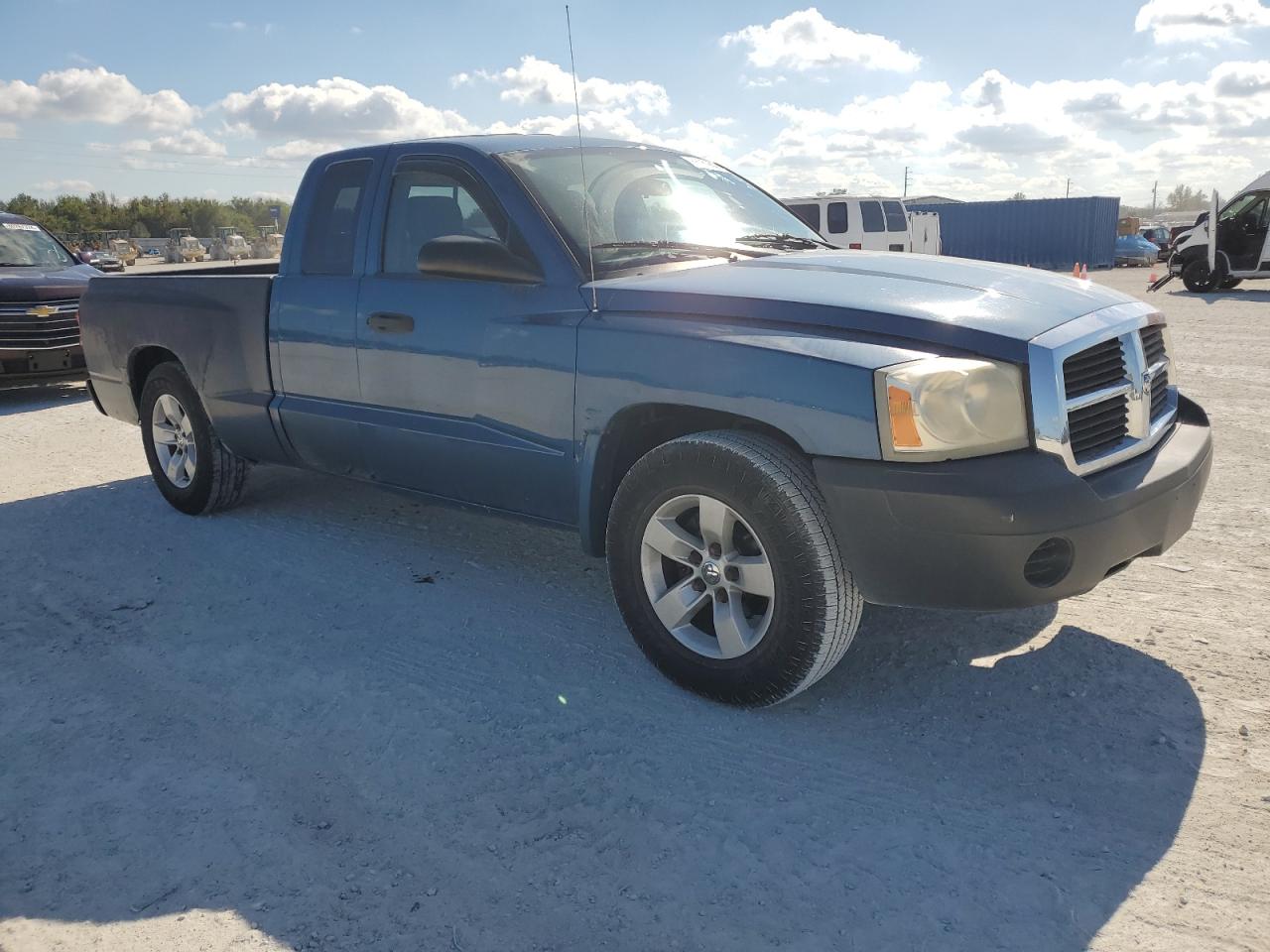 2006 Dodge Dakota - Image 4