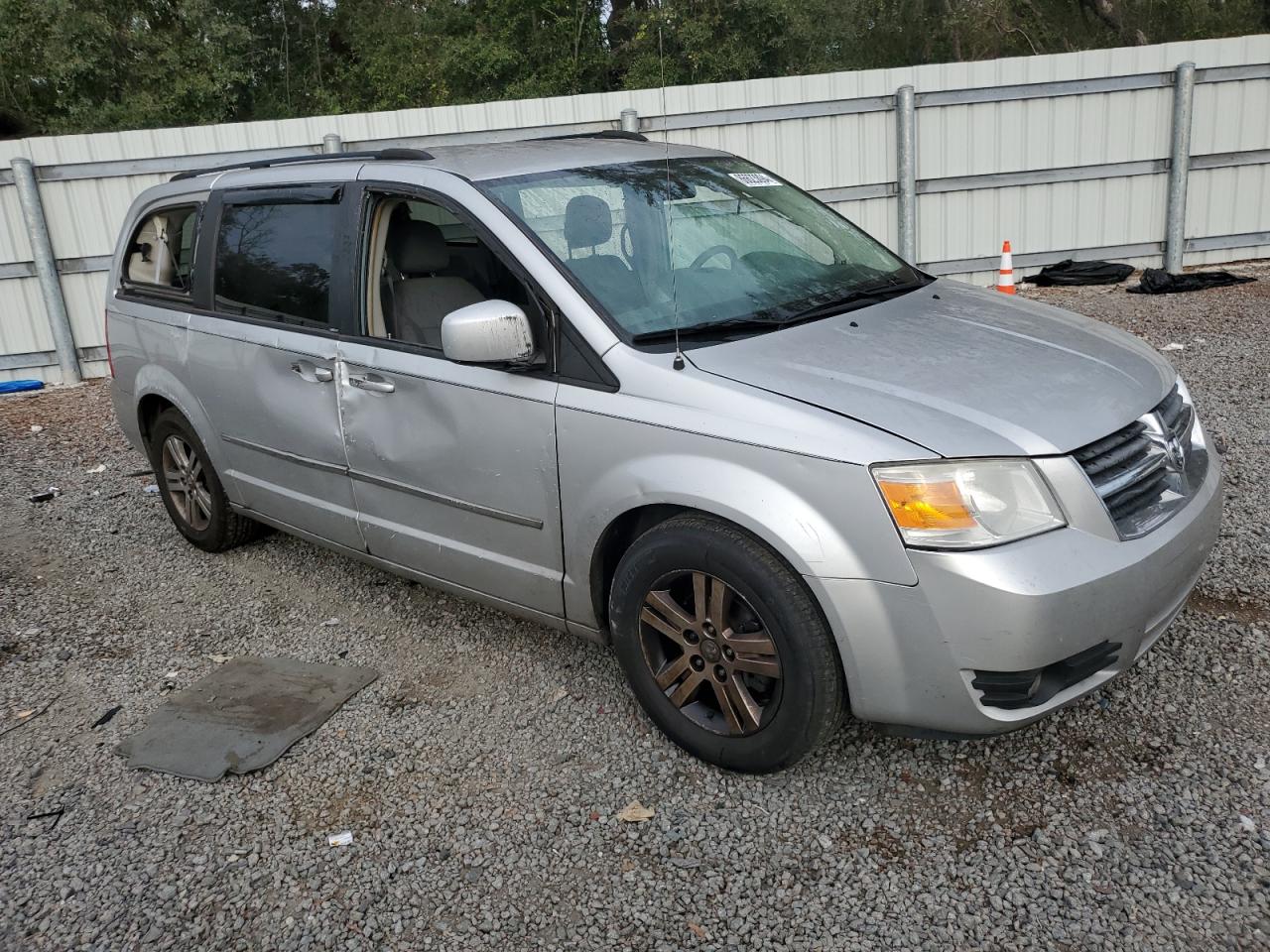 2010 Dodge Caravan - Image 4