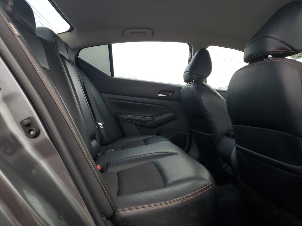 2020 Nissan Altima - Image 10