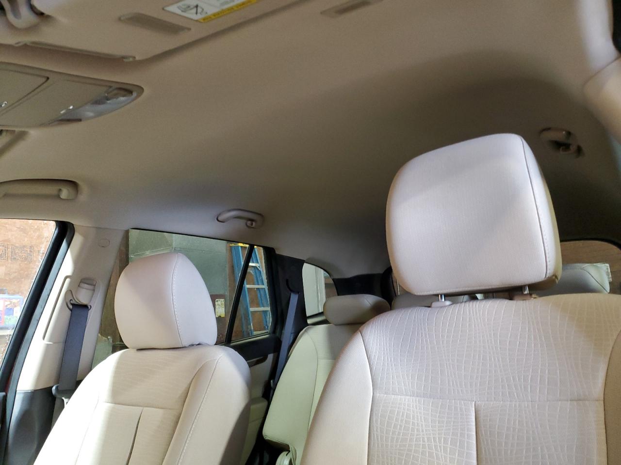 2010 Hyundai Santa Fe - Image 10