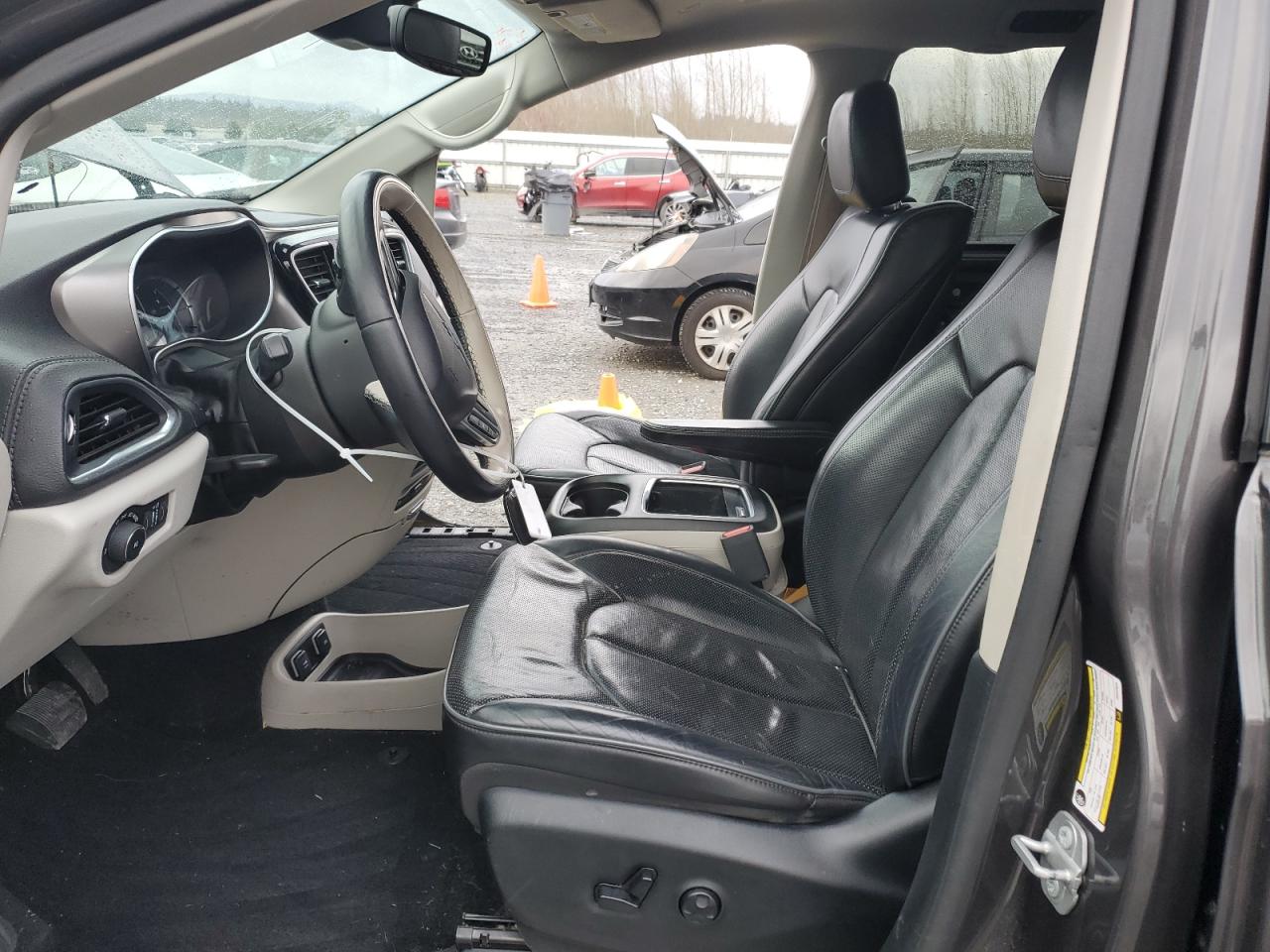 2018 Chrysler Pacifica - Image 7