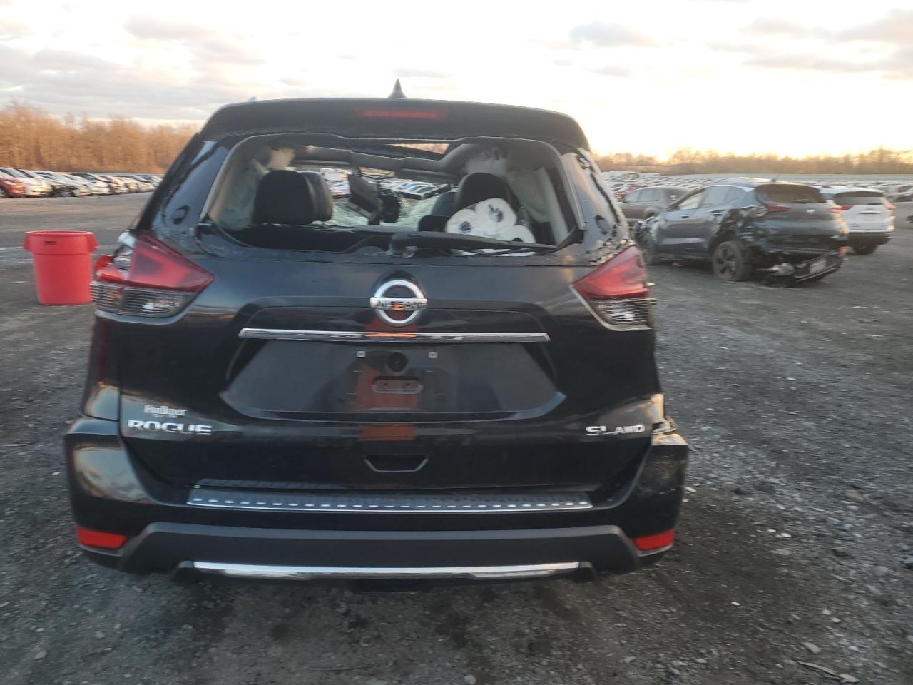 2018 Nissan Rogue - Image 6
