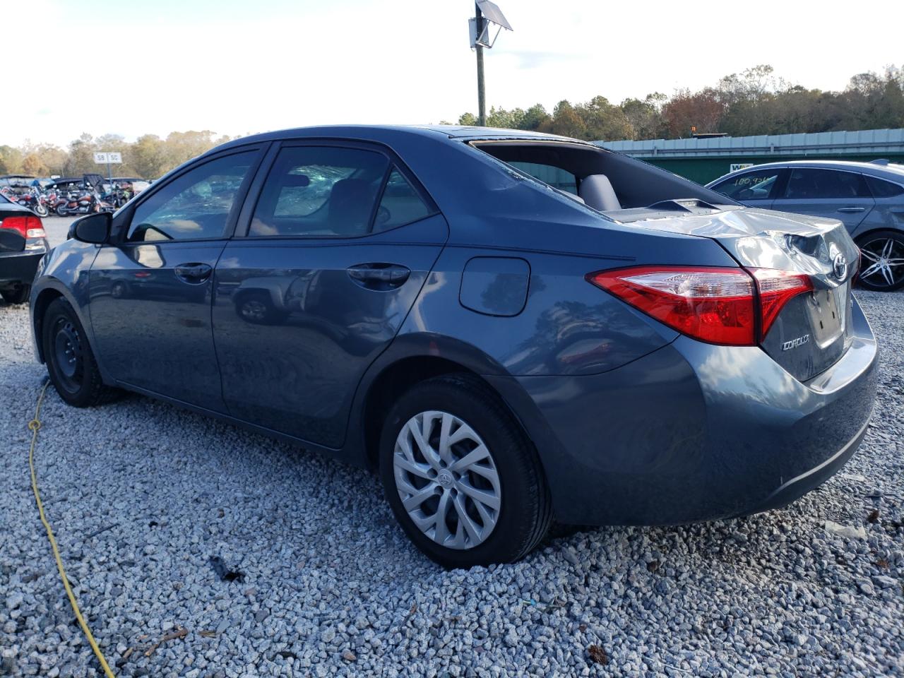 VIN 2T1BURHE5JC074720 2018 TOYOTA COROLLA no.2