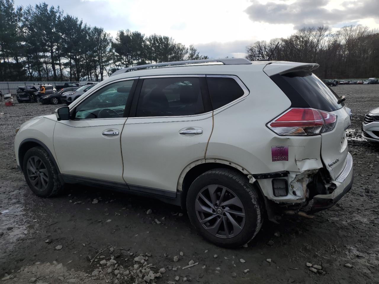 2016 Nissan Rogue - Image 2