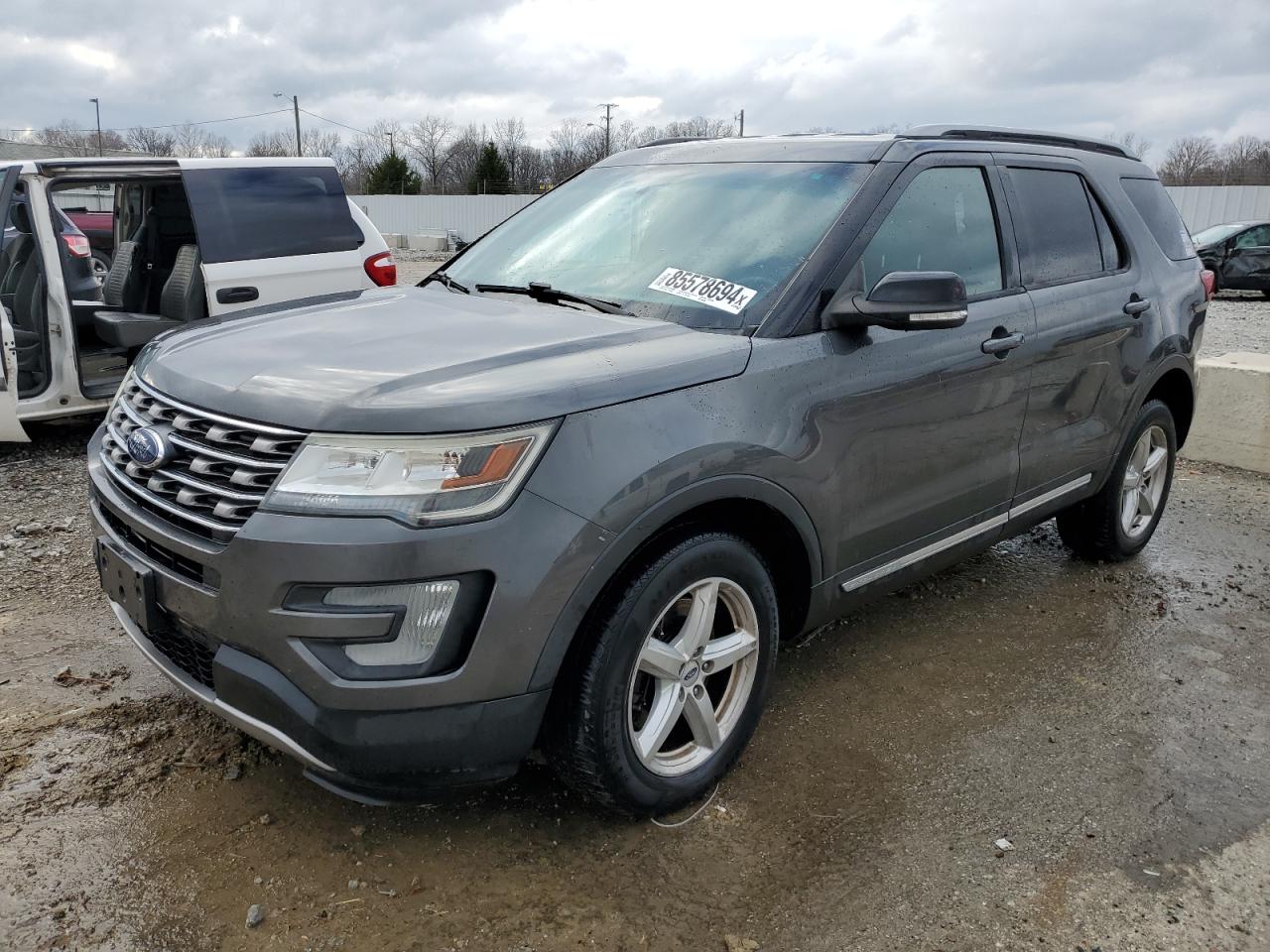 2016 Ford Explorer Xlt for Sale in Louisville, KY - Rear End