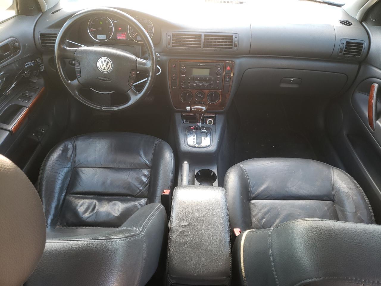 2004 Volkswagen Passat - Image 8