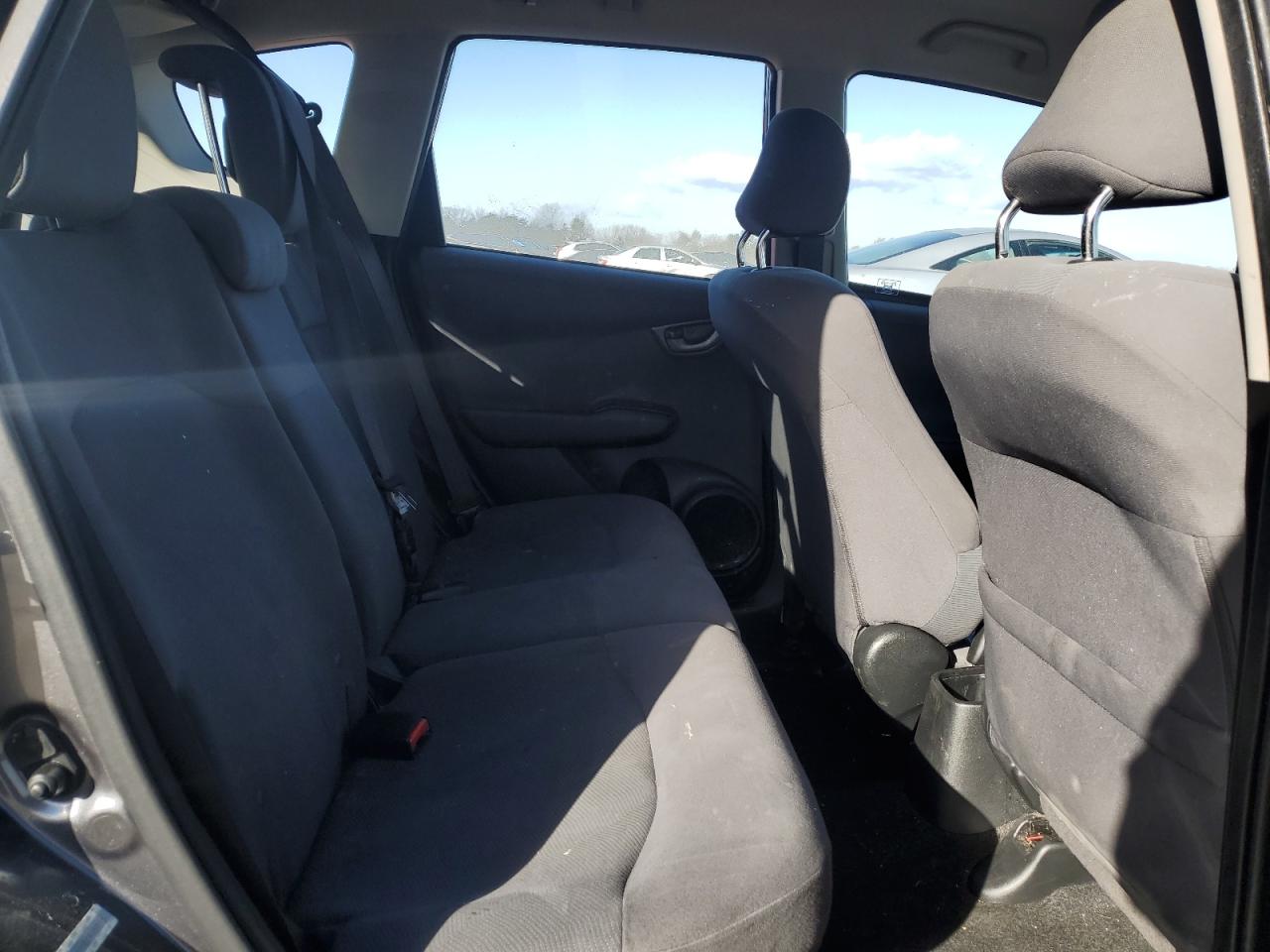 2012 Honda Fit - Image 10