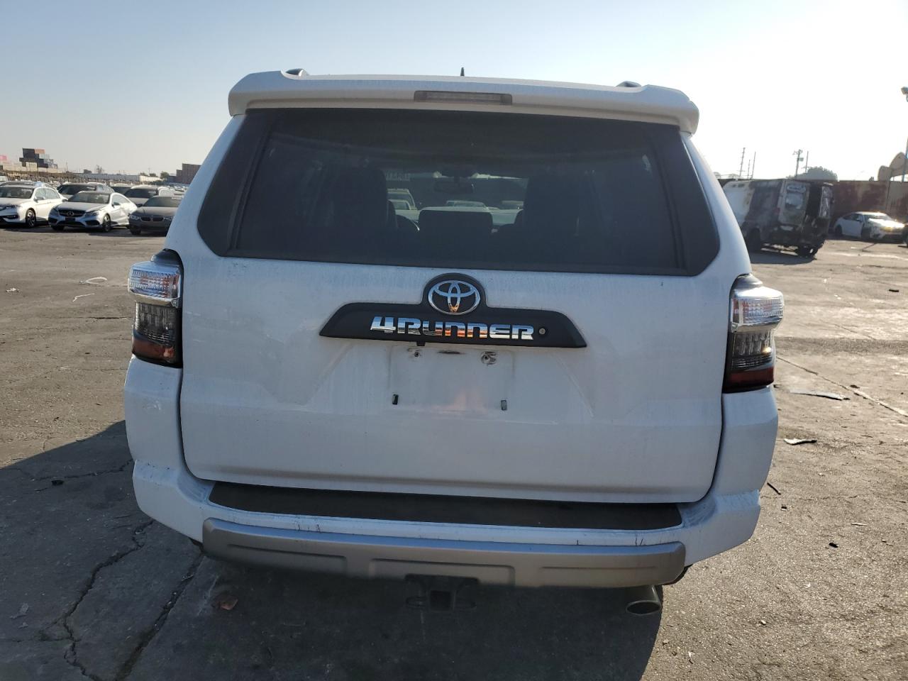 VIN JTEBU5JR7J5610257 2018 TOYOTA 4RUNNER no.6