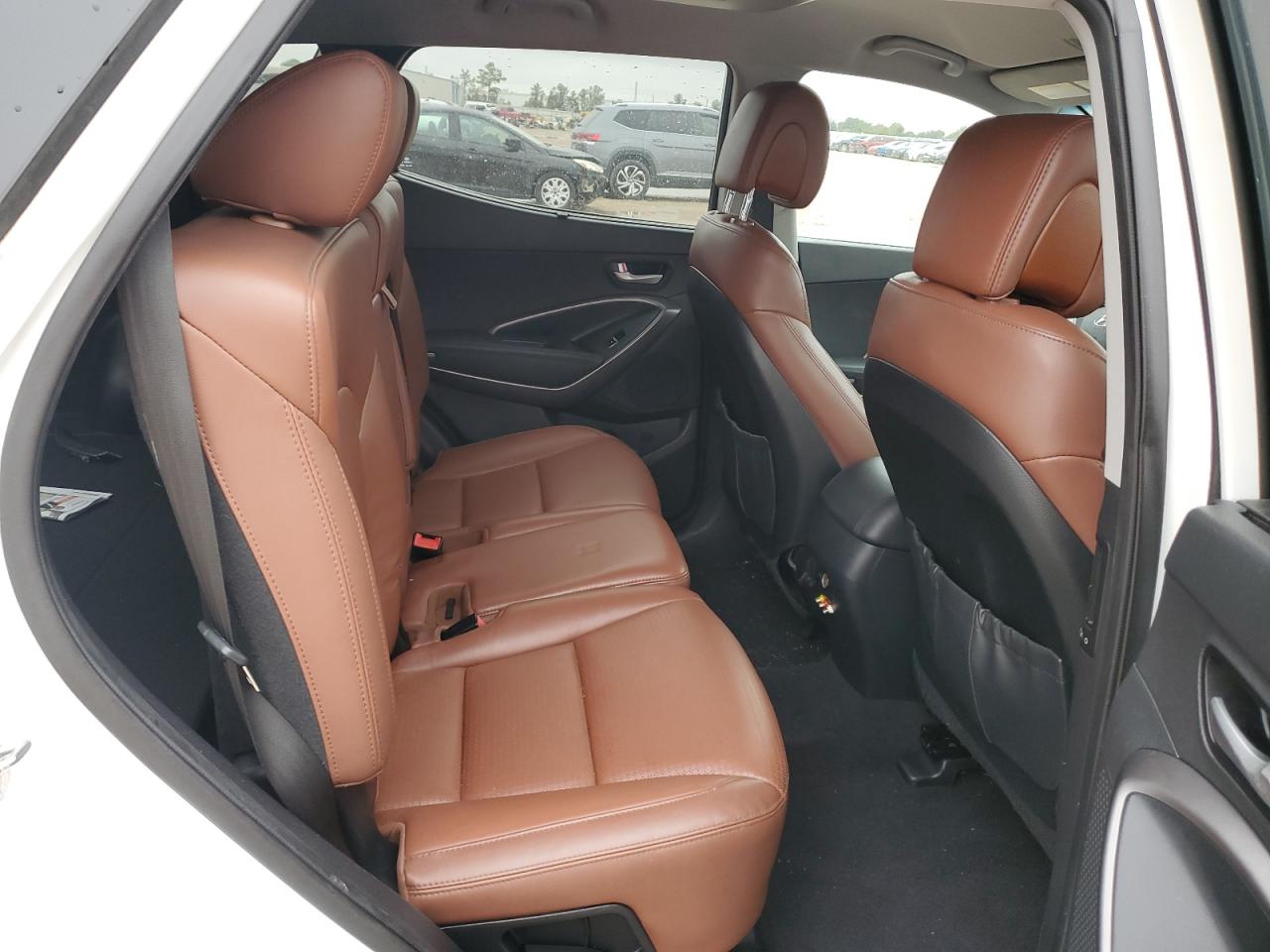 2014 Hyundai Santa Fe - Image 11
