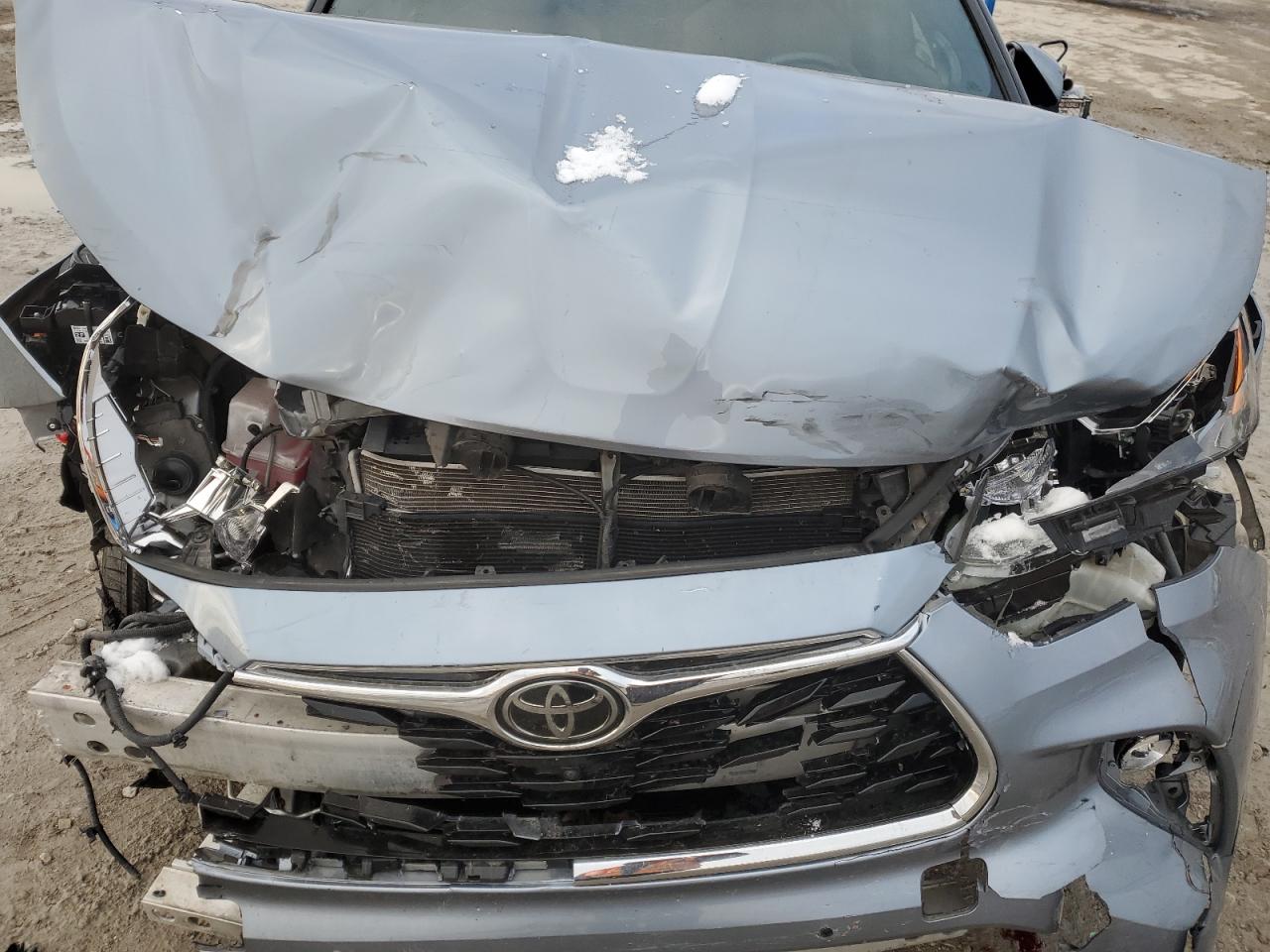 2020 Toyota Highlander - Image 12