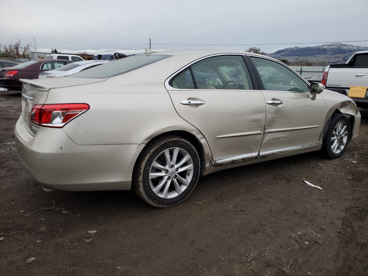 2010 Lexus ES - Image 3