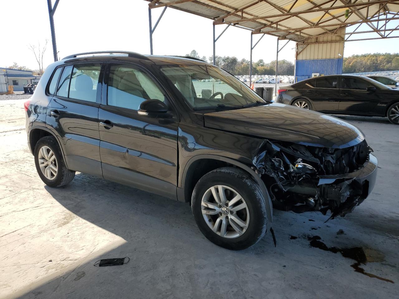 2017 Volkswagen Tiguan - Image 4