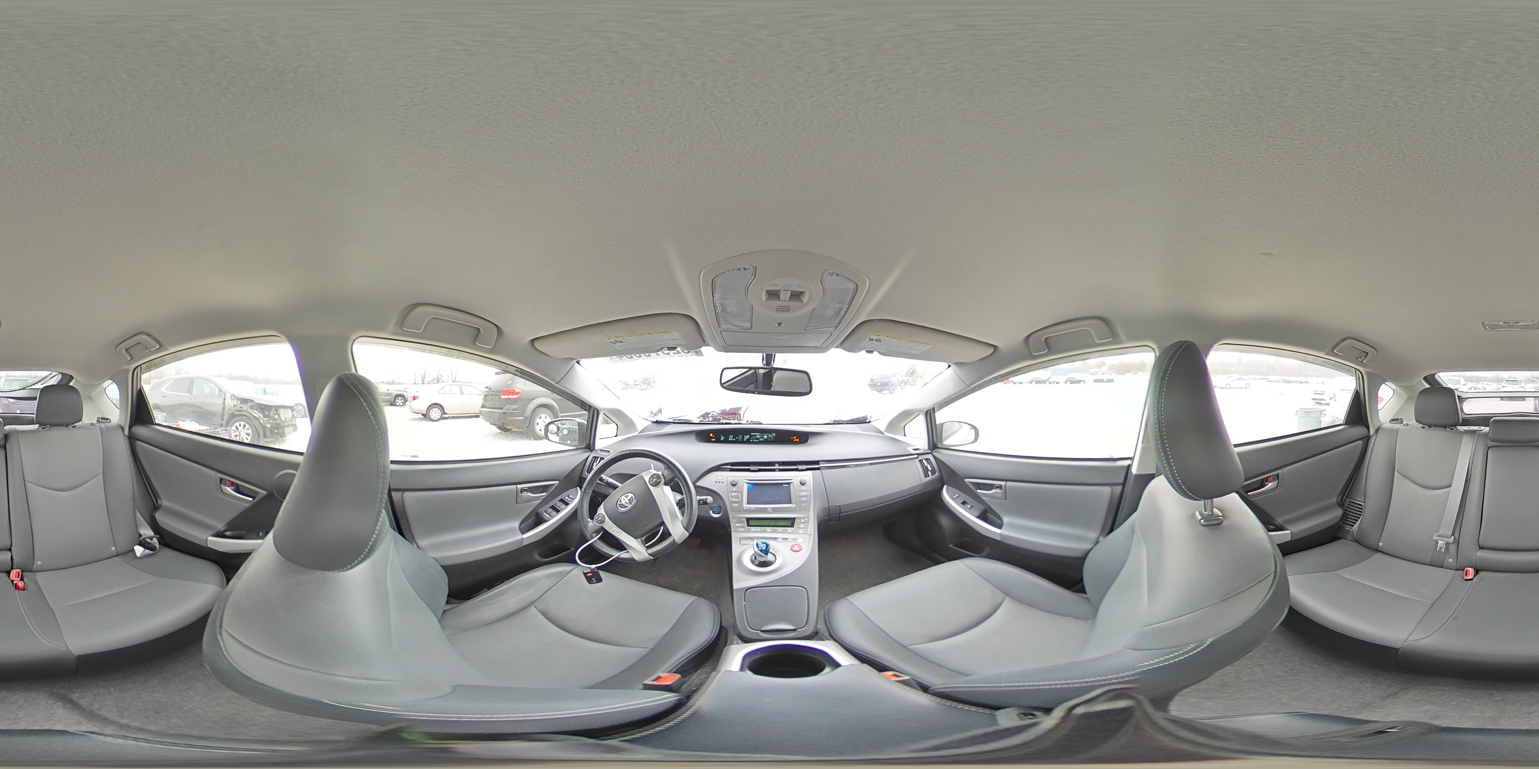 2015 Toyota Prius - Image 13