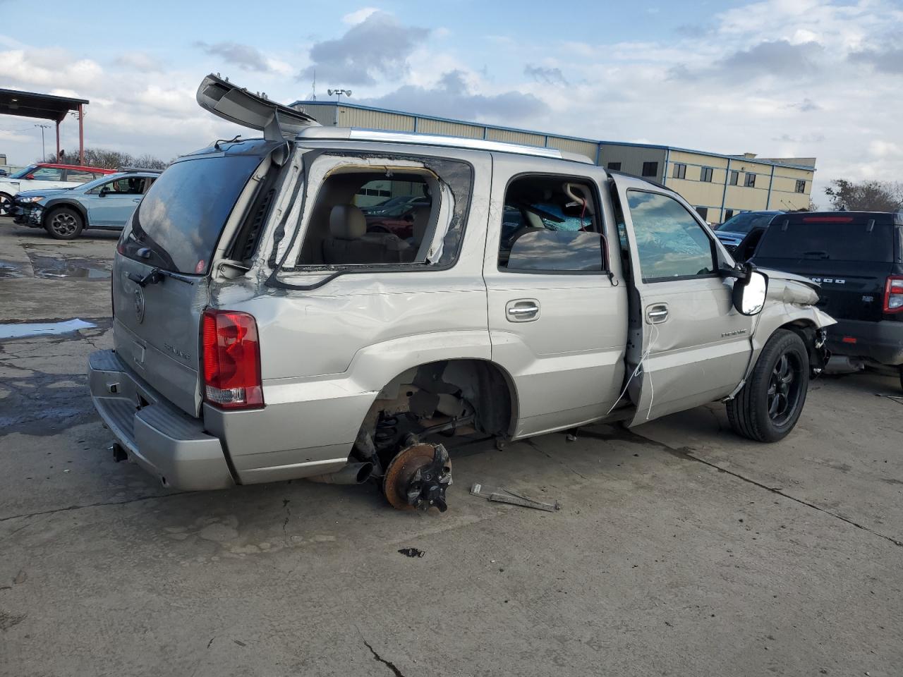 2005 Cadillac Escalade - Image 3