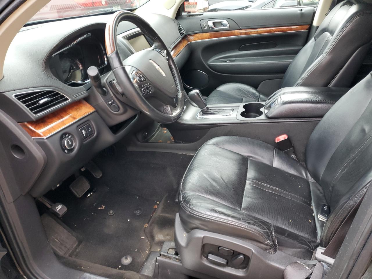 2013 Lincoln MKT - Image 7