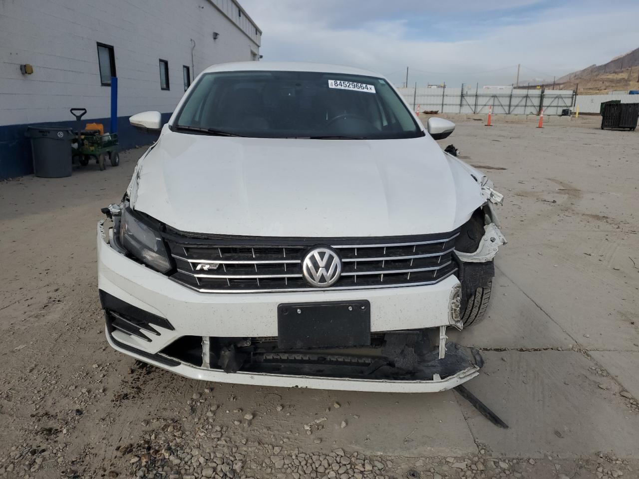 2018 Volkswagen Passat - Image 5