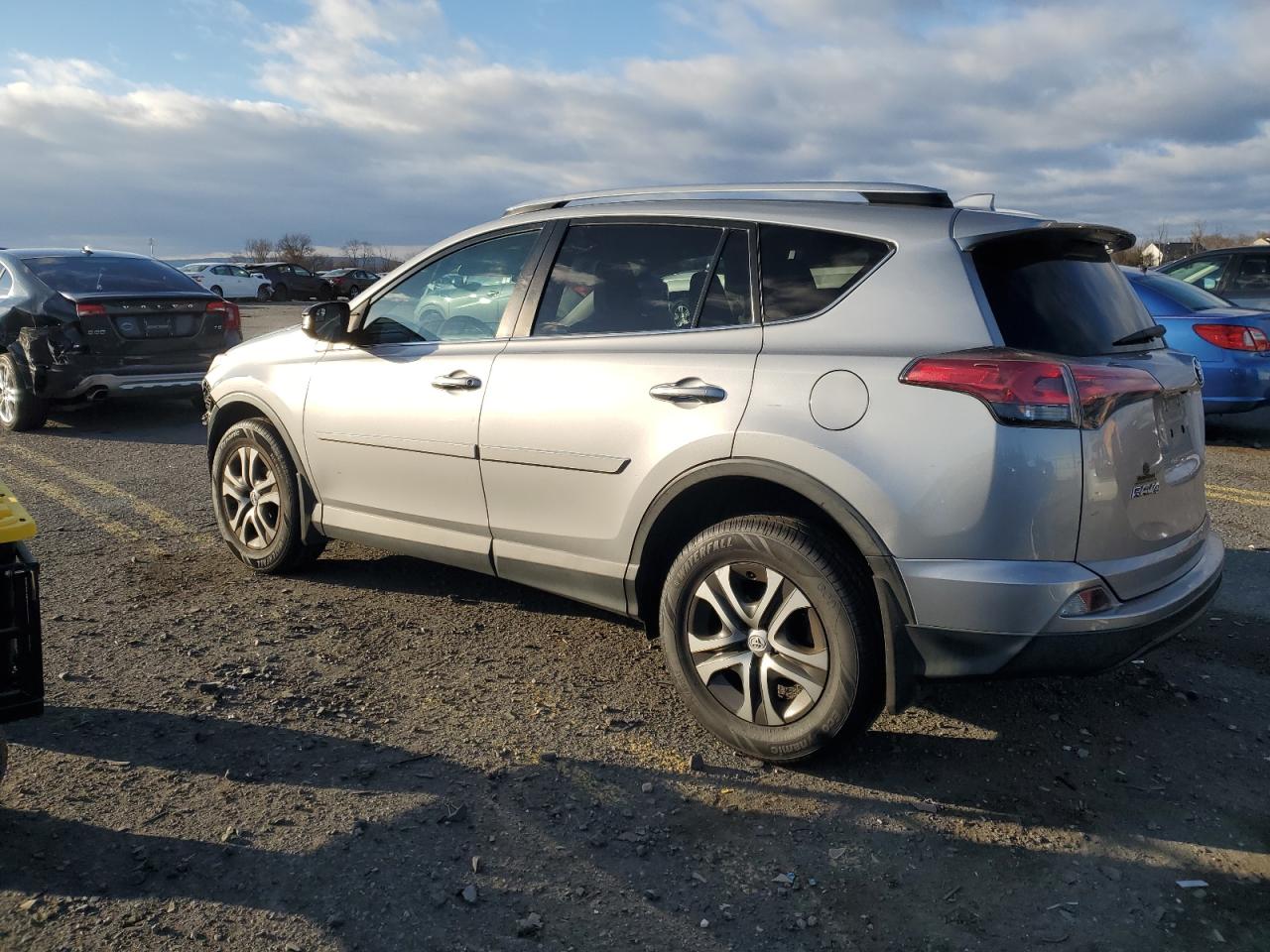 VIN 2T3BFREV4GW425761 2016 TOYOTA RAV4 no.2