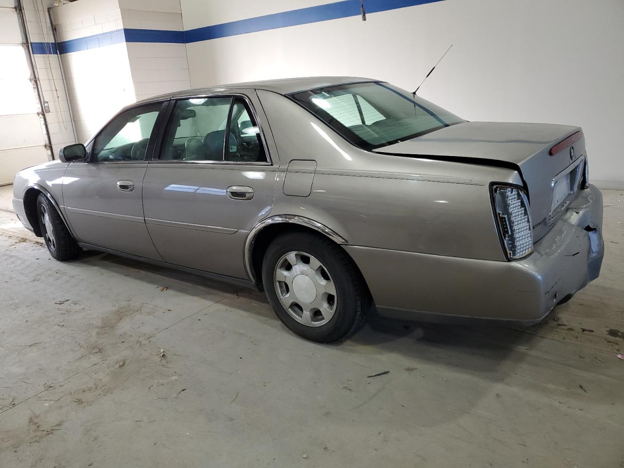 2001 Cadillac De Ville - Image 2