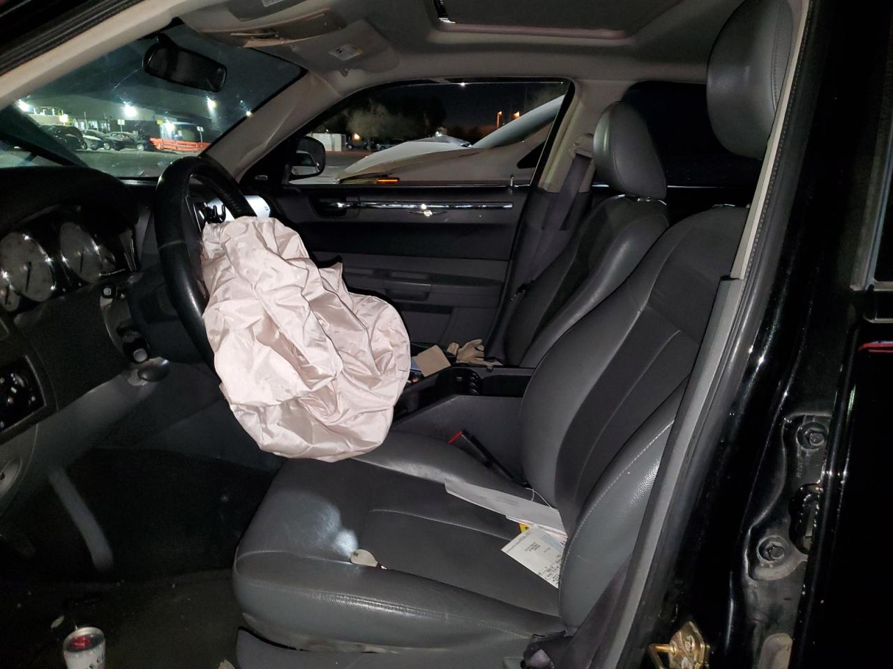 2005 Chrysler 300 Touring VIN: 601068 Lot: 86437094