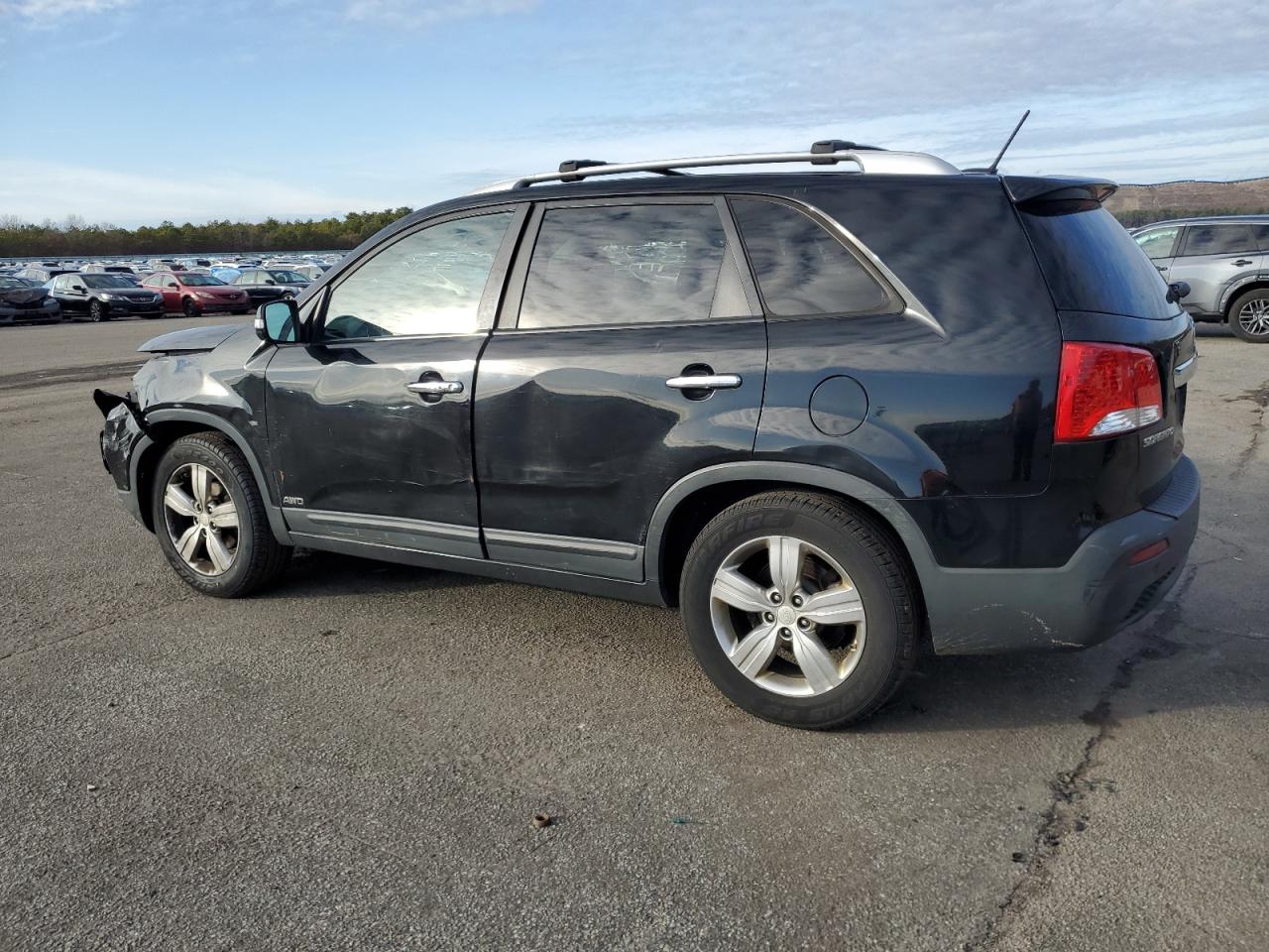 VIN 5XYKUDA63DG327127 2013 KIA SORENTO no.2