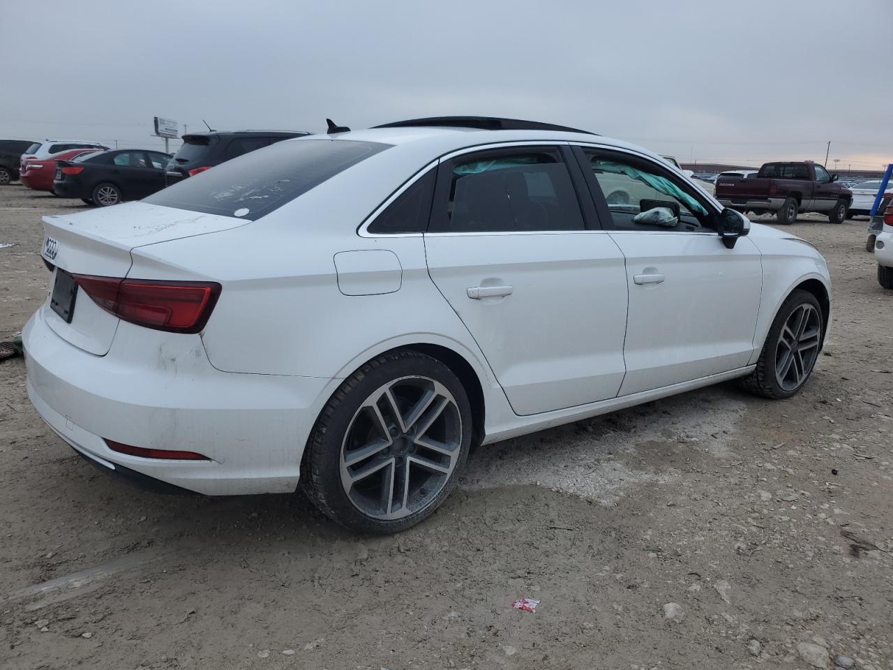 VIN WAUAUGFFXK1014401 2019 AUDI A3 no.3