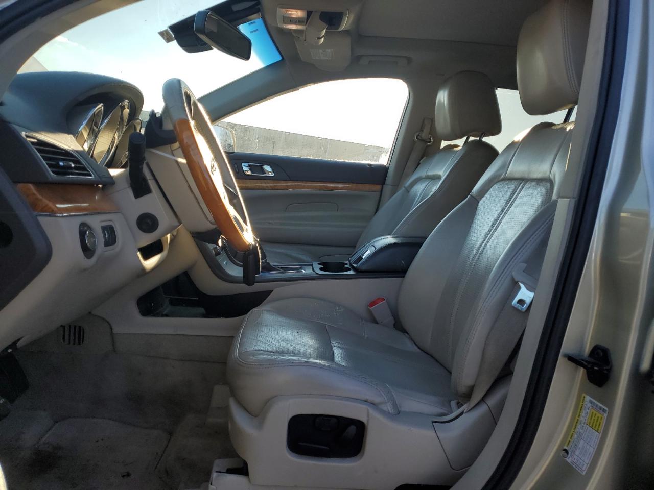 2010 Lincoln MKT - Image 7