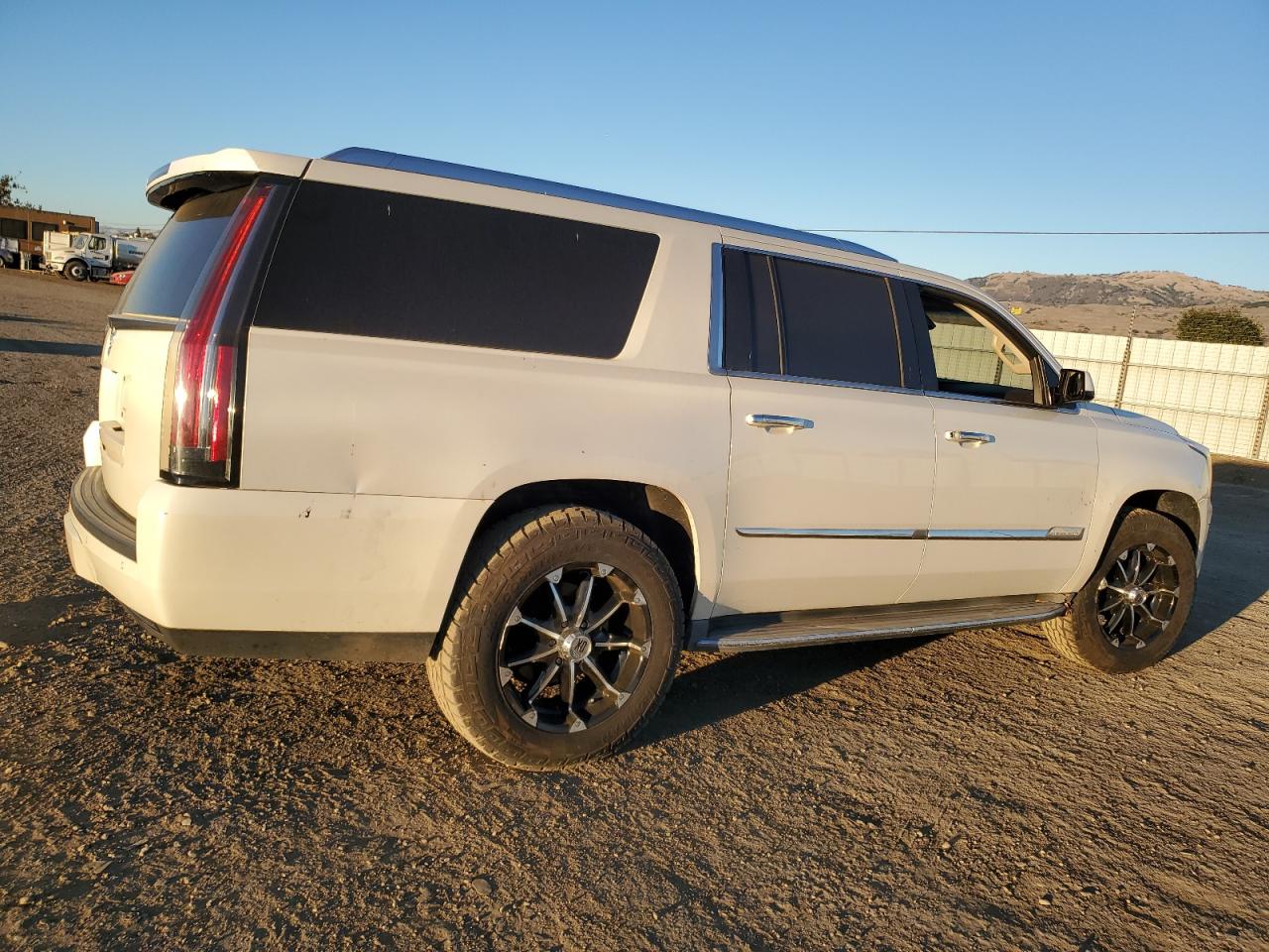 2015 Cadillac Escalade - Image 3