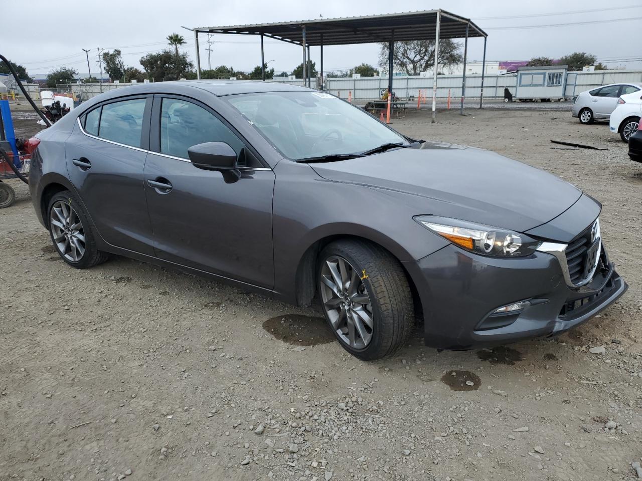 VIN 3MZBN1V39JM261318 2018 MAZDA 3 no.4