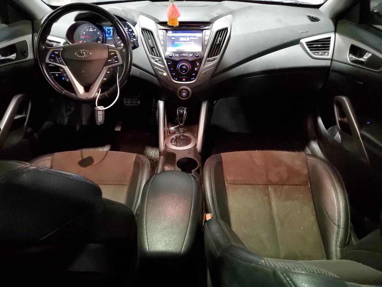 2015 Hyundai Veloster - Image 8