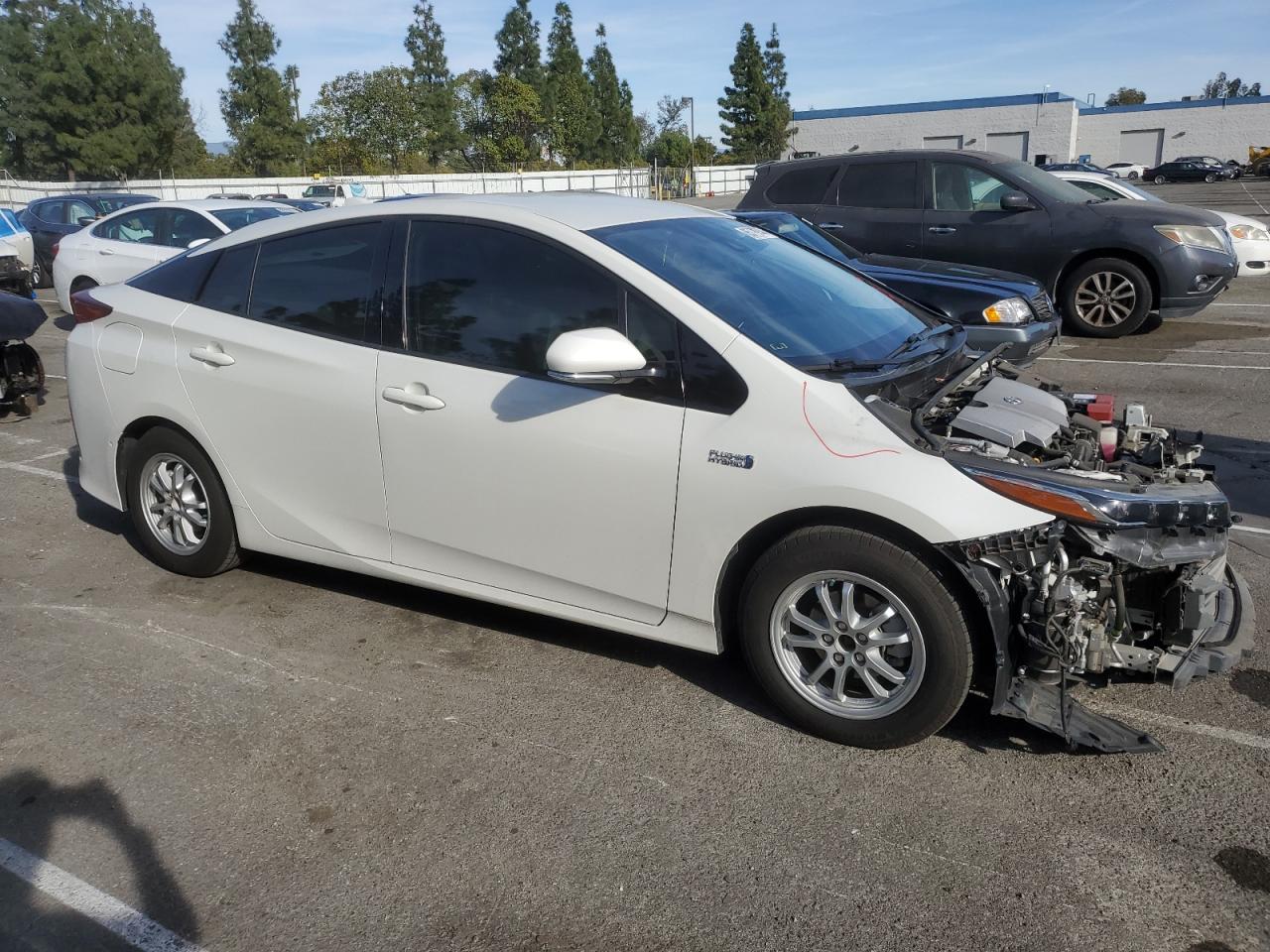 VIN JTDKARFP8H3064358 2017 TOYOTA PRIUS no.4