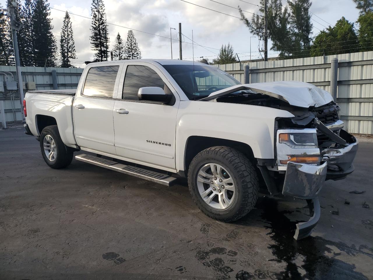 VIN 3GCPCREH9JG418322 2018 CHEVROLET ALL Models no.4