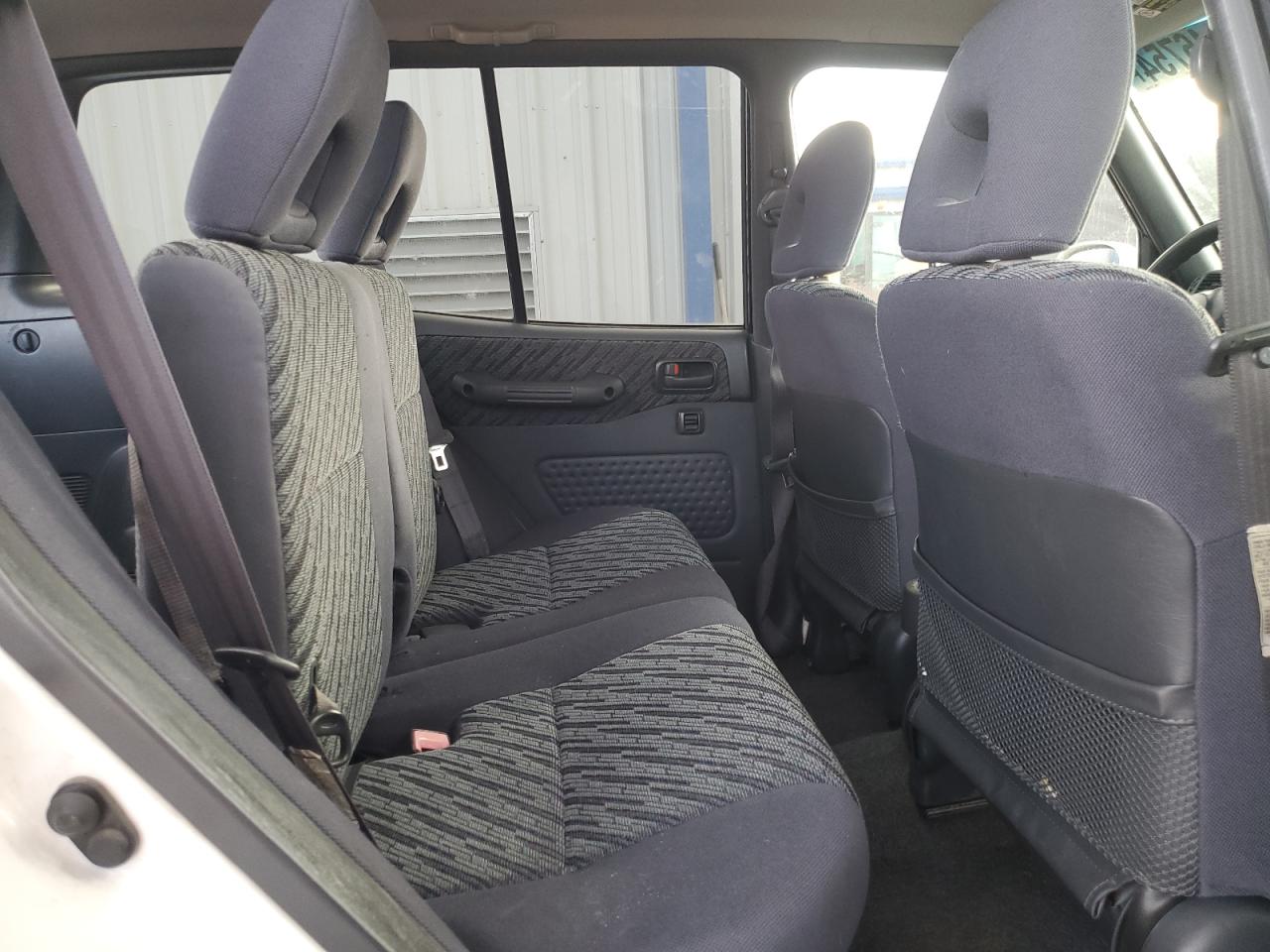 2000 Toyota RAV 4 - Image 11