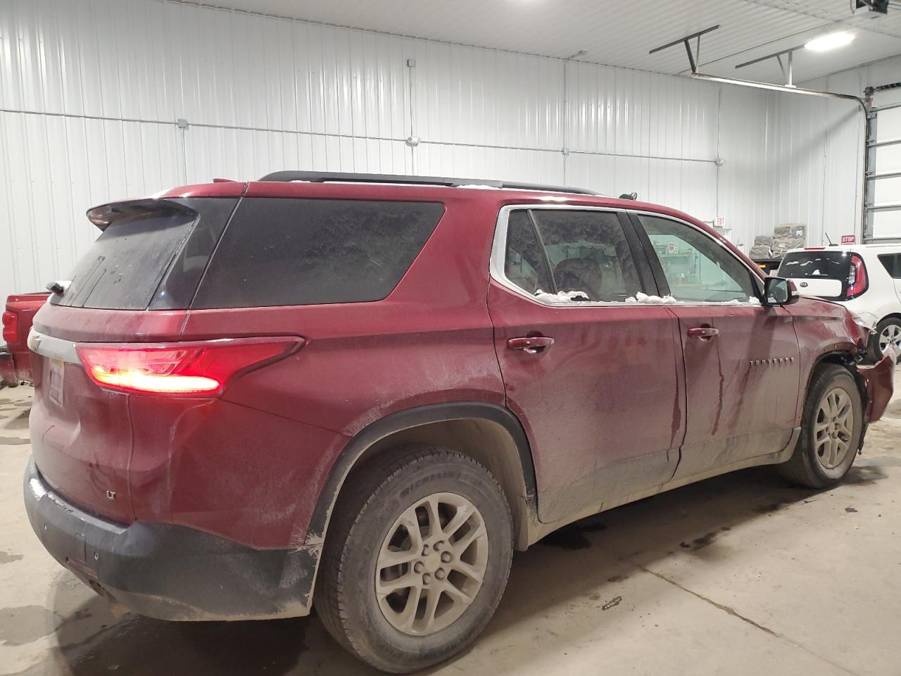 VIN 1GNEVGKW6KJ237940 2019 CHEVROLET TRAVERSE no.3