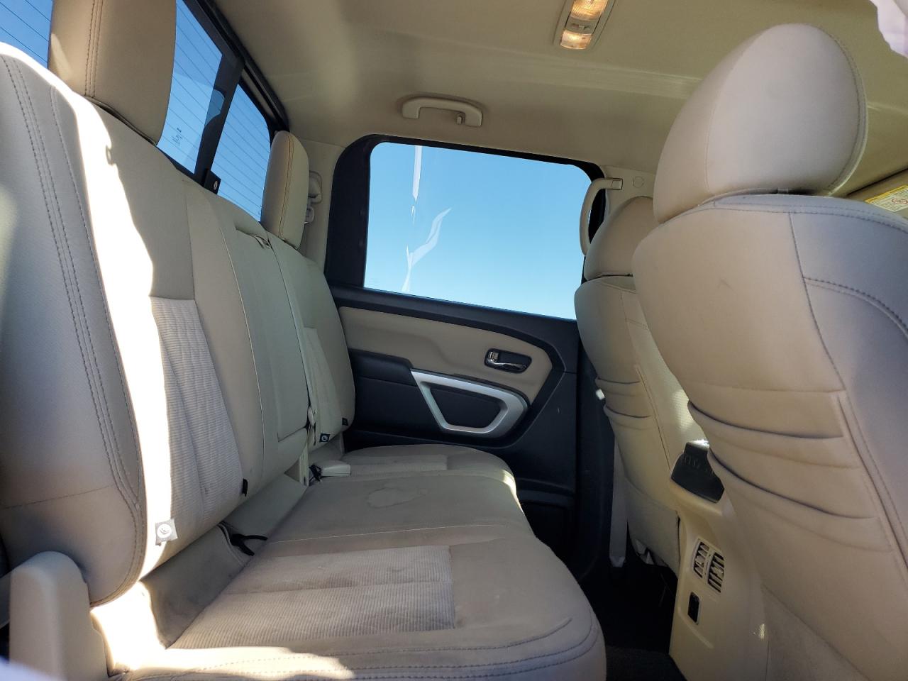 2017 Nissan Titan - Image 11