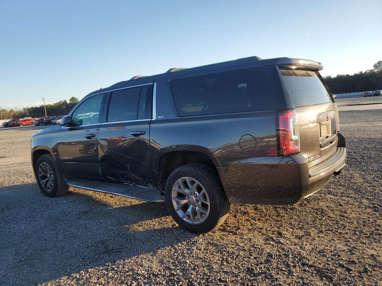 2015 GMC Yukon - Image 2