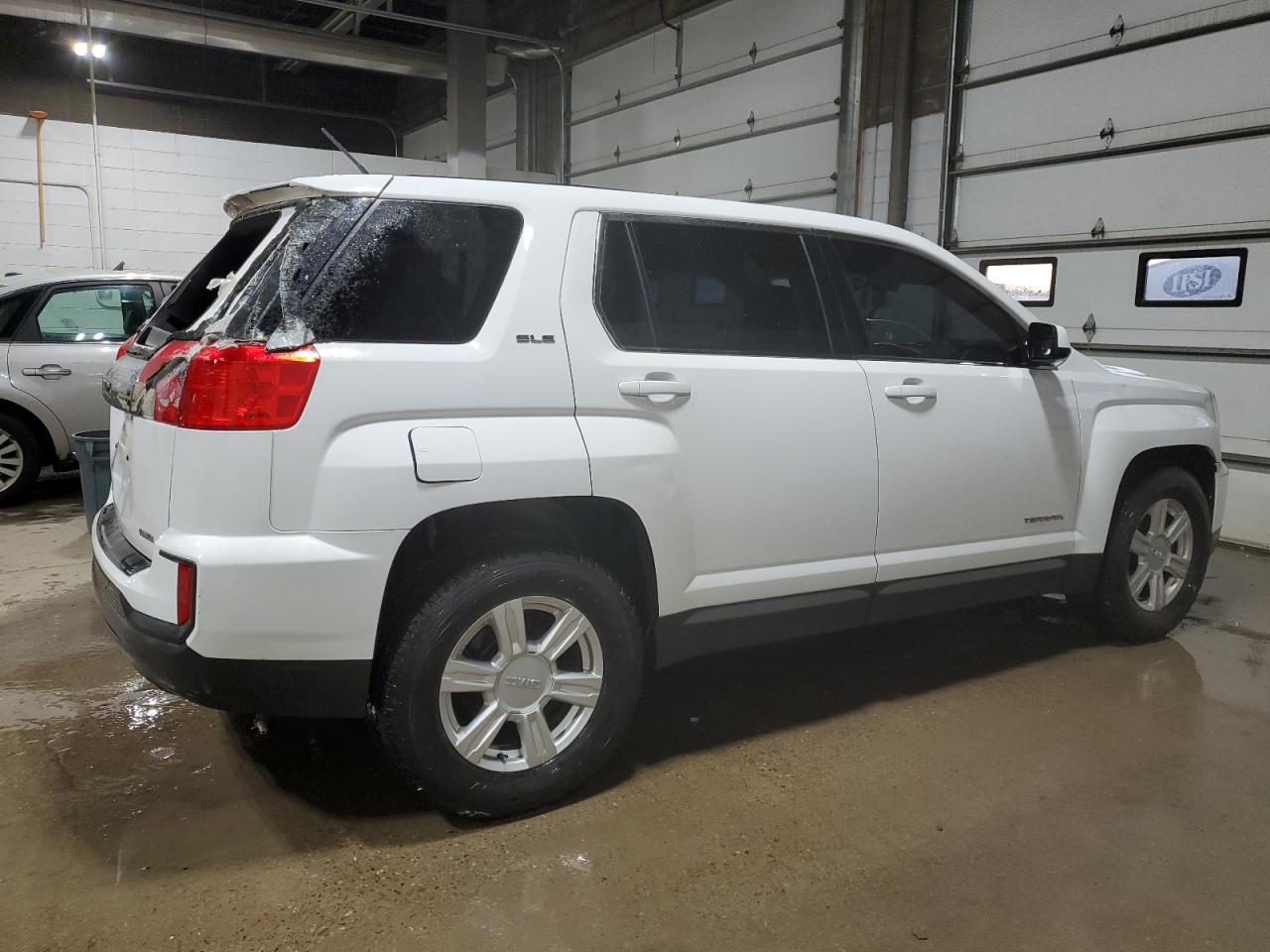 2016 GMC Terrain - Image 3