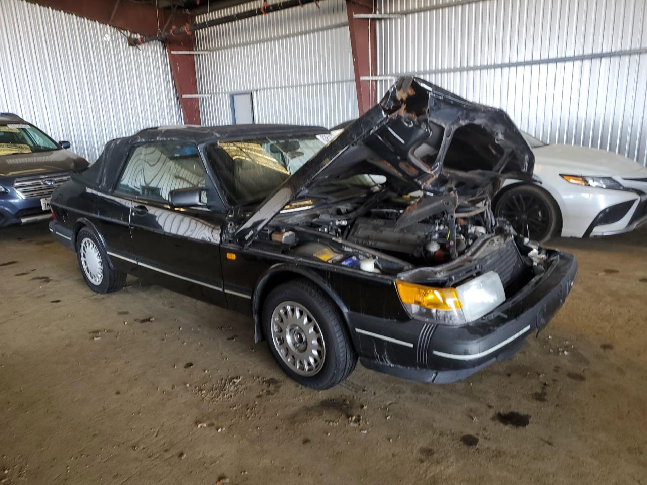 1991 Saab 900 - Image 4