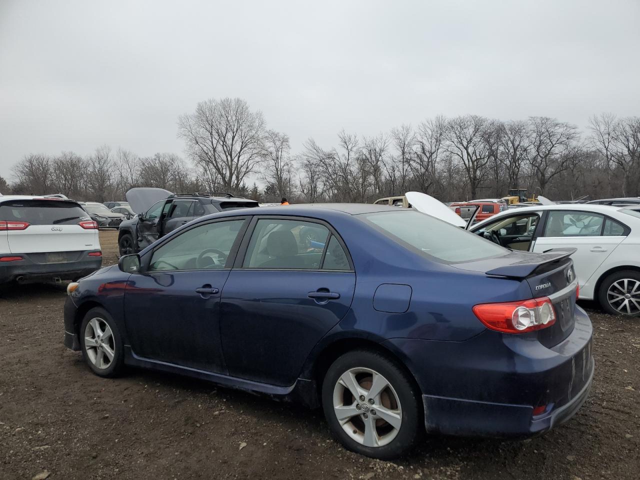 VIN 5YFBU4EE5DP084739 2013 TOYOTA COROLLA no.2