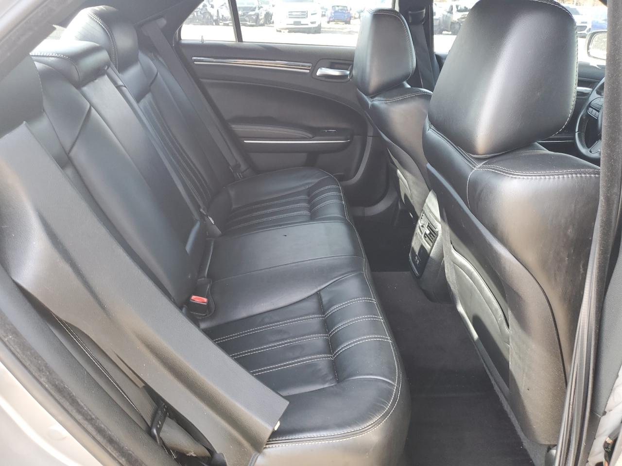 2018 Chrysler 300 - Image 11