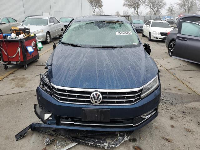  VOLKSWAGEN PASSAT 2018 Синий