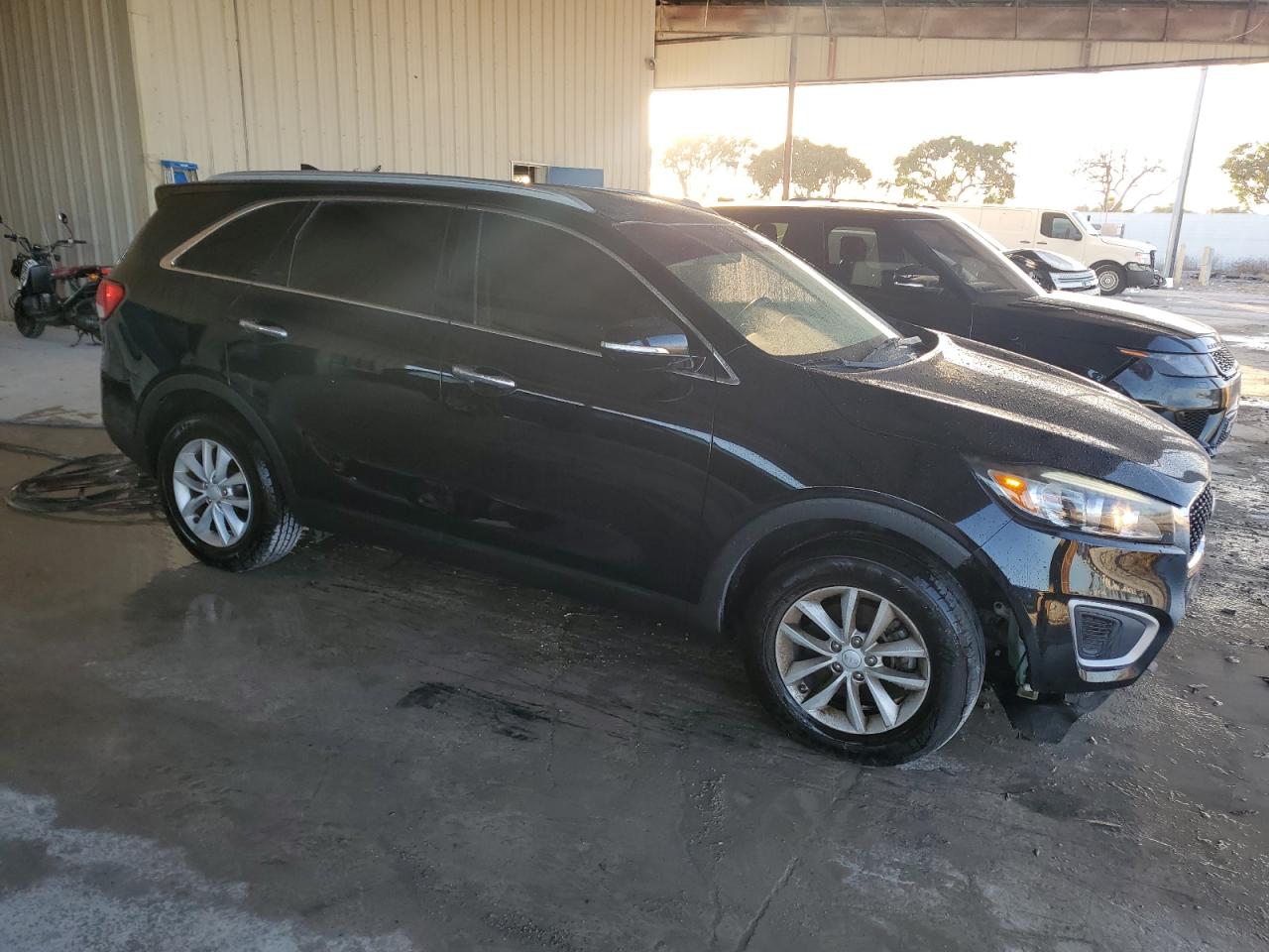 VIN 5XYPG4A30JG362917 2018 KIA SORENTO no.4