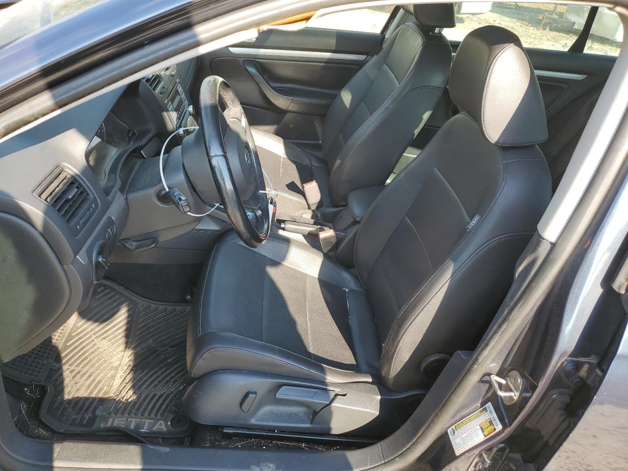 2010 Volkswagen Jetta - Image 7