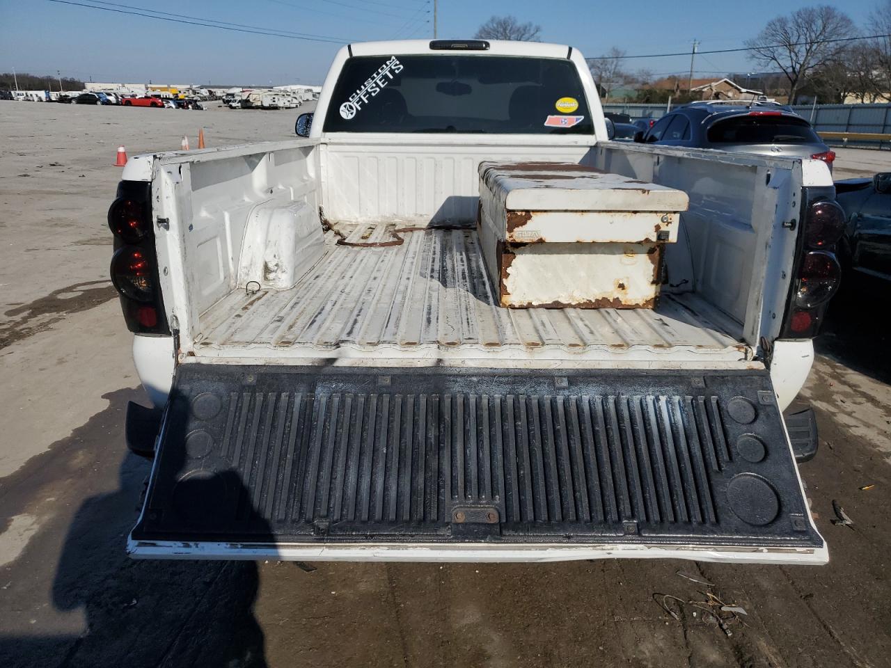 2003 Chevrolet Silverado - Image 12
