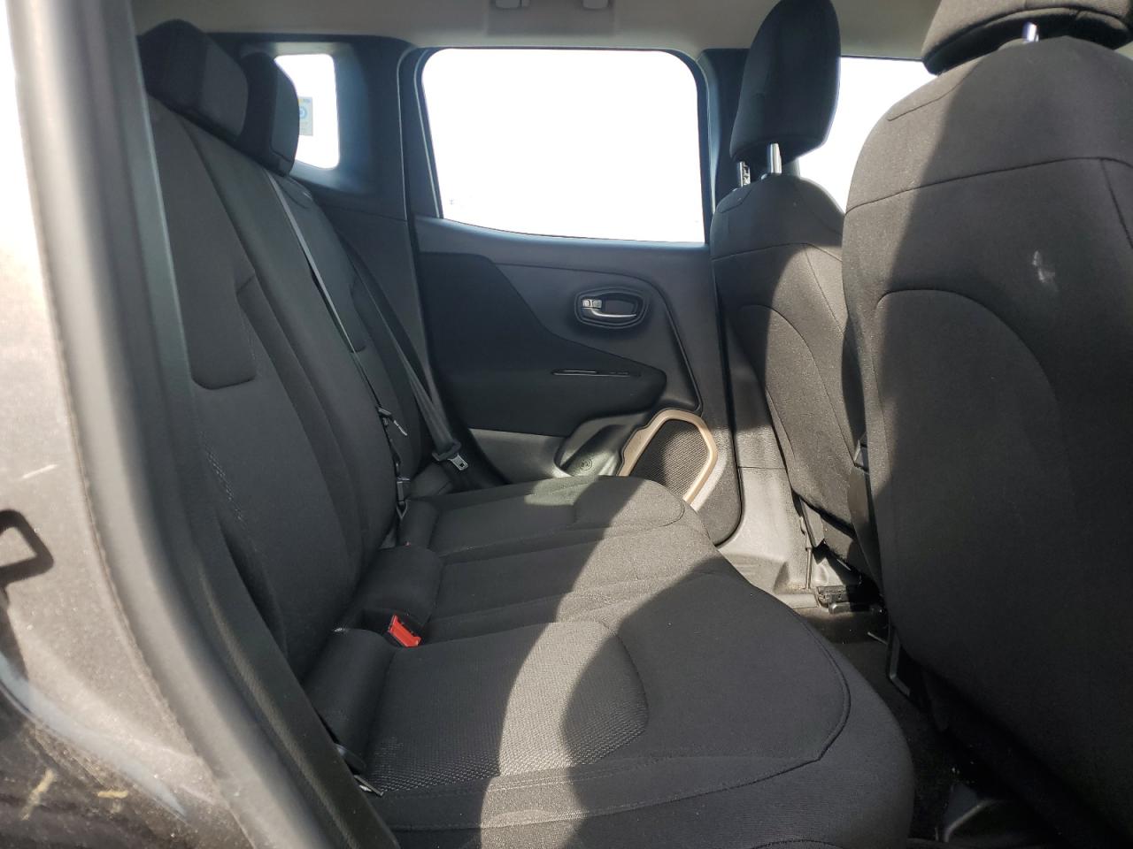 2017 Jeep Renegade - Image 11