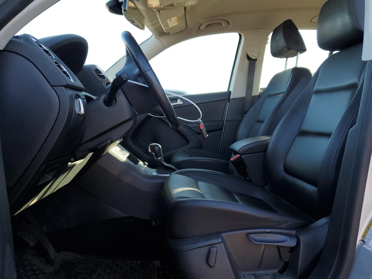 2017 Volkswagen Tiguan - Image 7